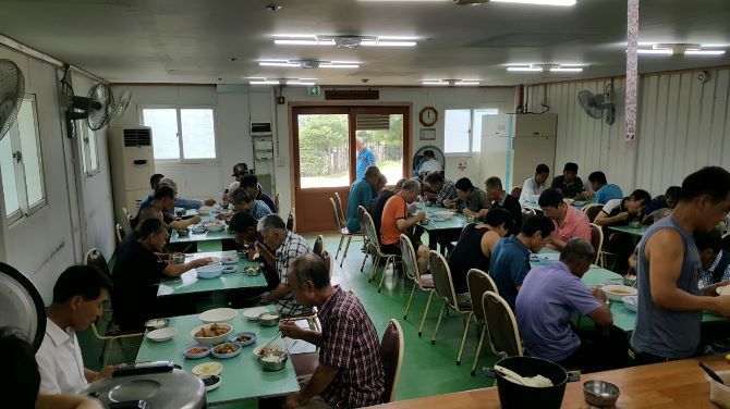 예배를 드리고 즐거운 점심식사