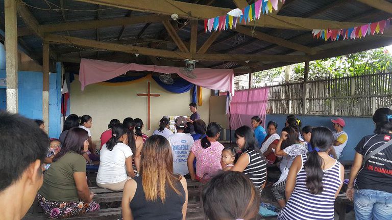 필리핀 리파에 사)이레복지선교회 선교센터를 주시기를 기도하며 현지인들과 예배를 드렸﻿﻿습니다.